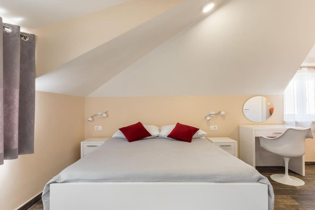 Elegant Residence Rooms & Apartments Сплит Экстерьер фото